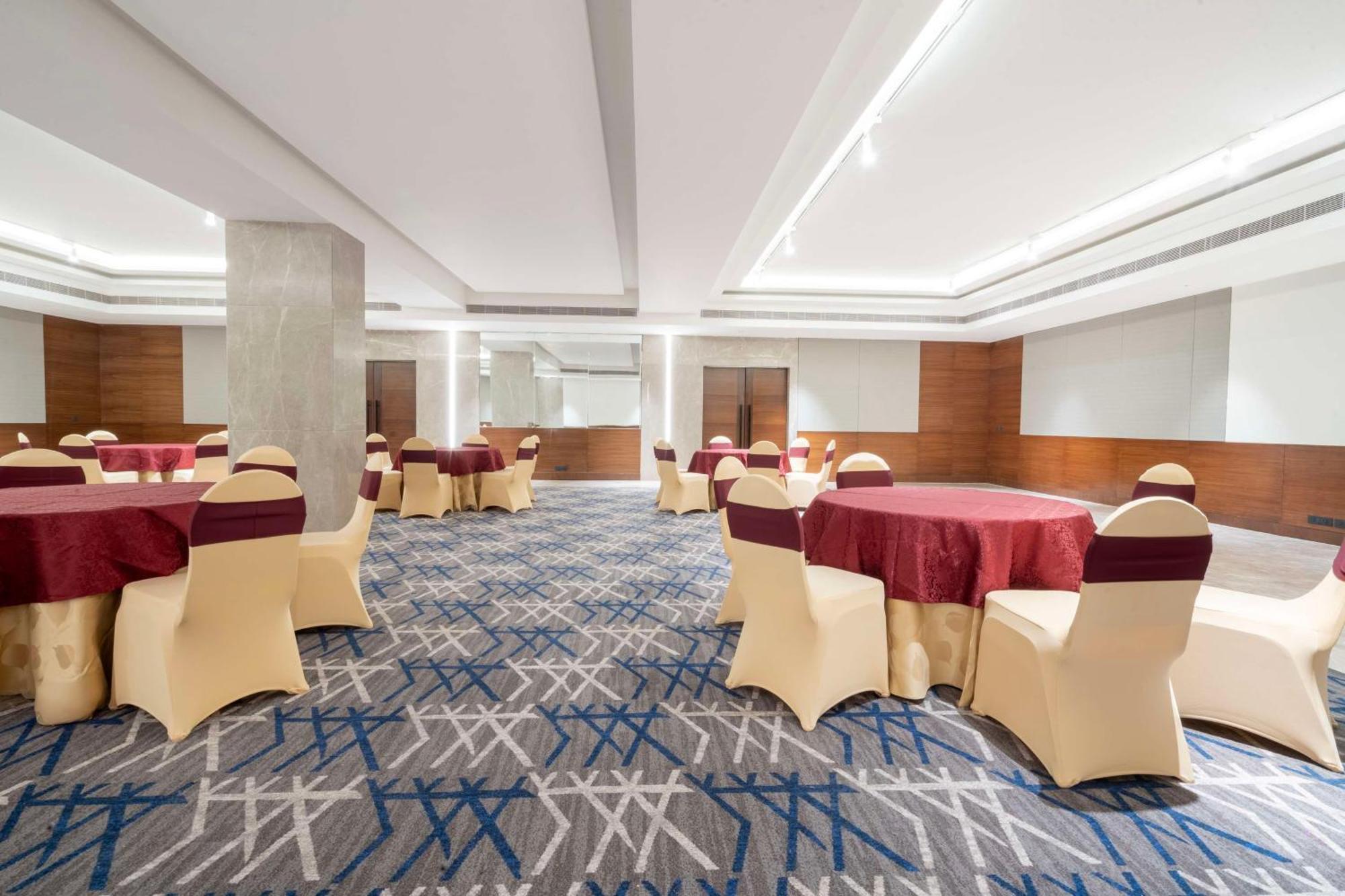 Radisson Hotel Vrindāvan 外观 照片